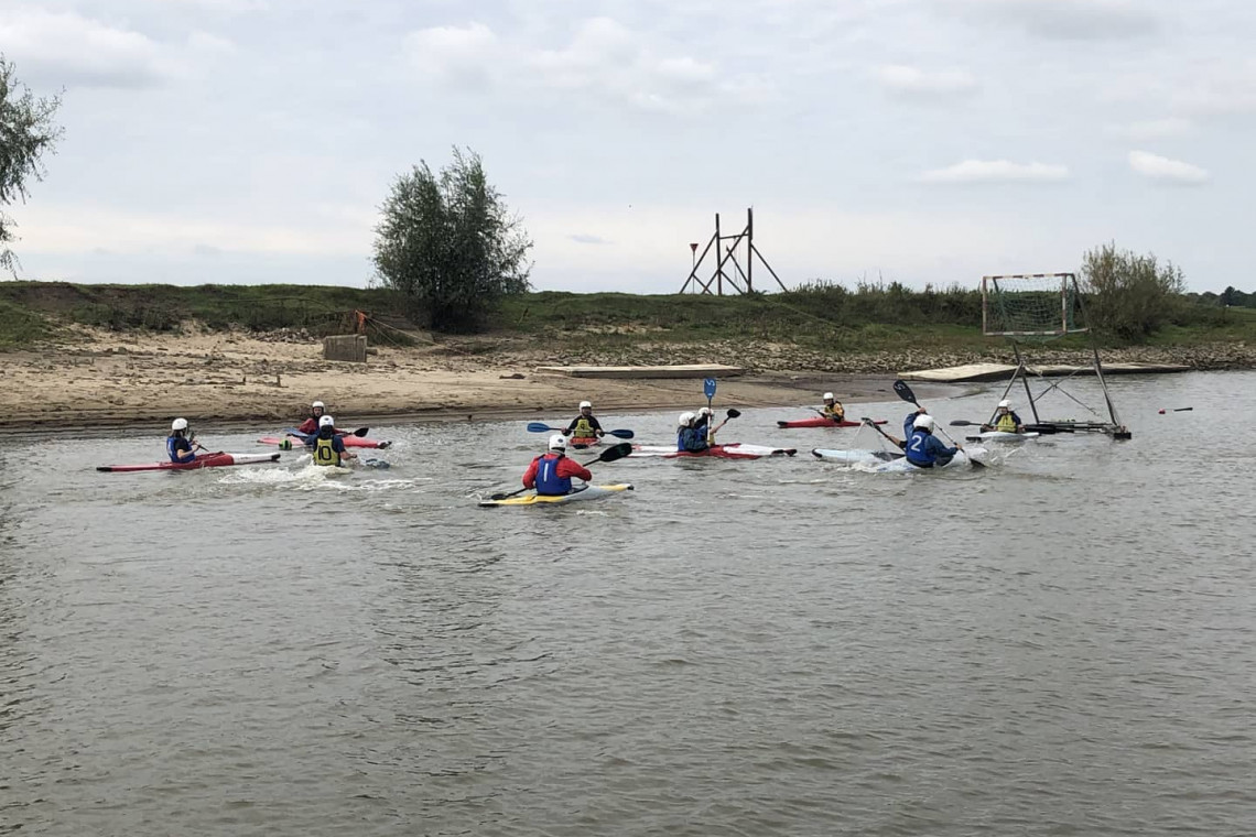 De kanopoloërs van Euros in actie (foto: D.K.V. Euros)