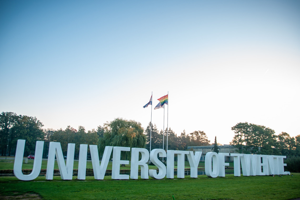 This year, the rainbow flag will be hoisted again at the UT. In addition, the large letters at the entrance will change into 'Diversity of Twente'.