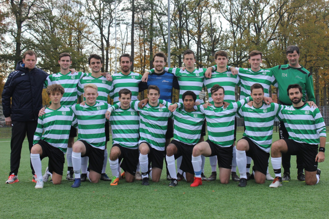 Het eerste elftal van v.v. Drienerlo (de foto is vorig seizoen genomen, maar de selectie is grotendeels gelijk gebleven).