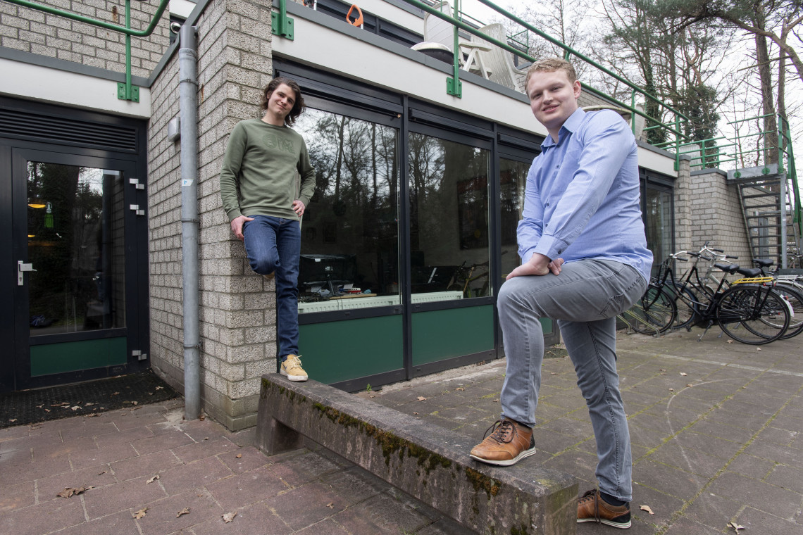 Studenten Jelle van den Wijngaard (links) en Niels de Groot van de Protest Action Group.