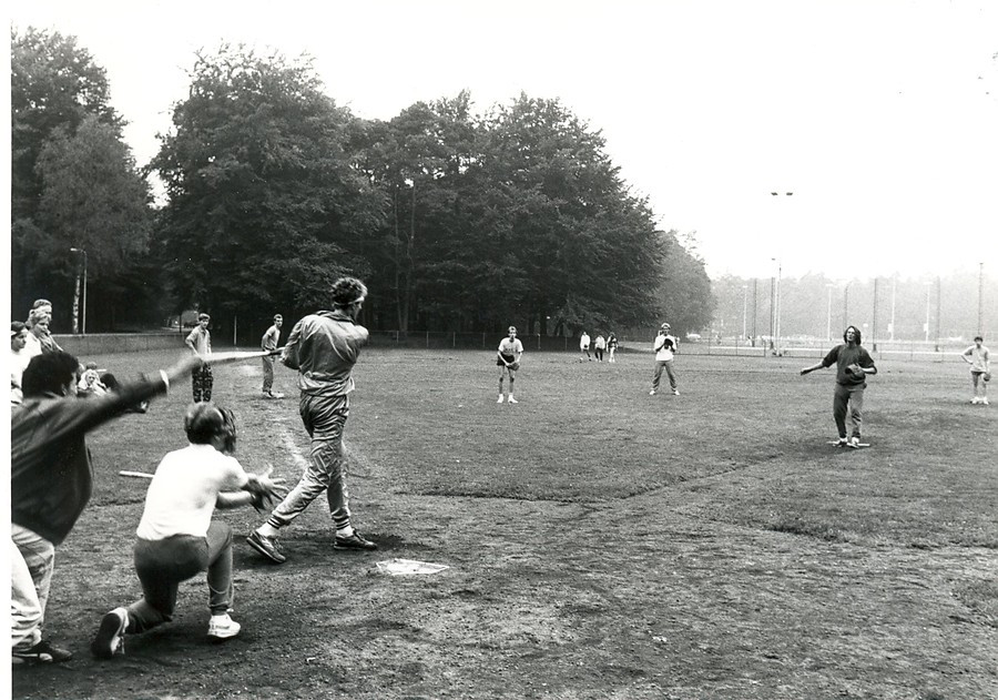 Uit 1990: Het 'Komt Sport Komt Raad'-toernooi, een jaarlijks terugkerend sportevenement voor studenten en medewerkers.