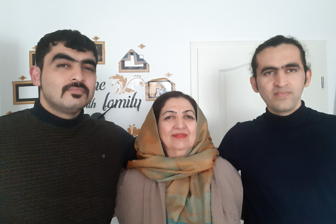 Said Elias Rahimi (rechts) met zijn broer en moeder.