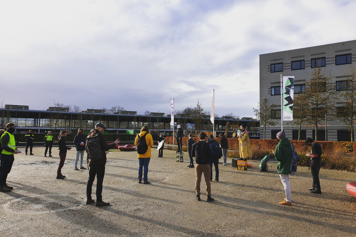 Foto: University Rebellion Twente tijdens een eerdere actie op het O&O-plein.