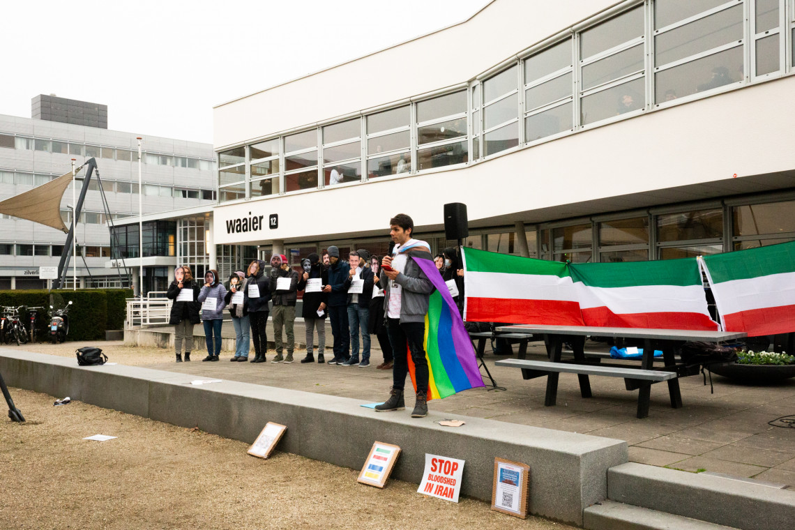 Medewerkers en studenten op zeven Nederlandse universiteiten organiseerden vorige week een bijeenkomst om de opstand in Iran te steunen.