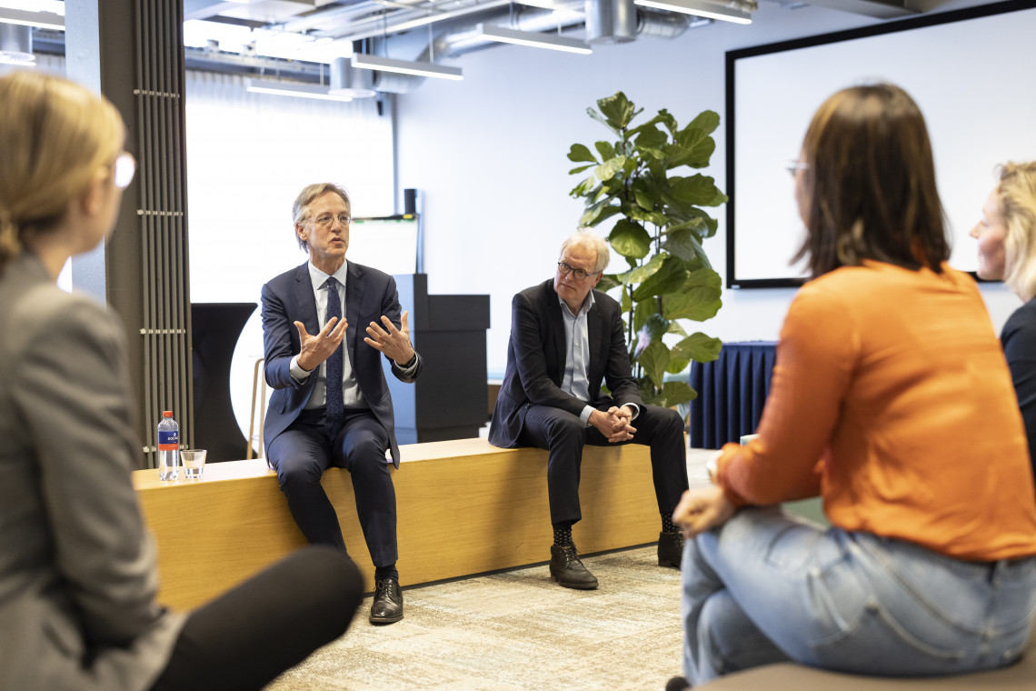 Archief U-Today: minister Dijkgraaf op werkbezoek op de UT.