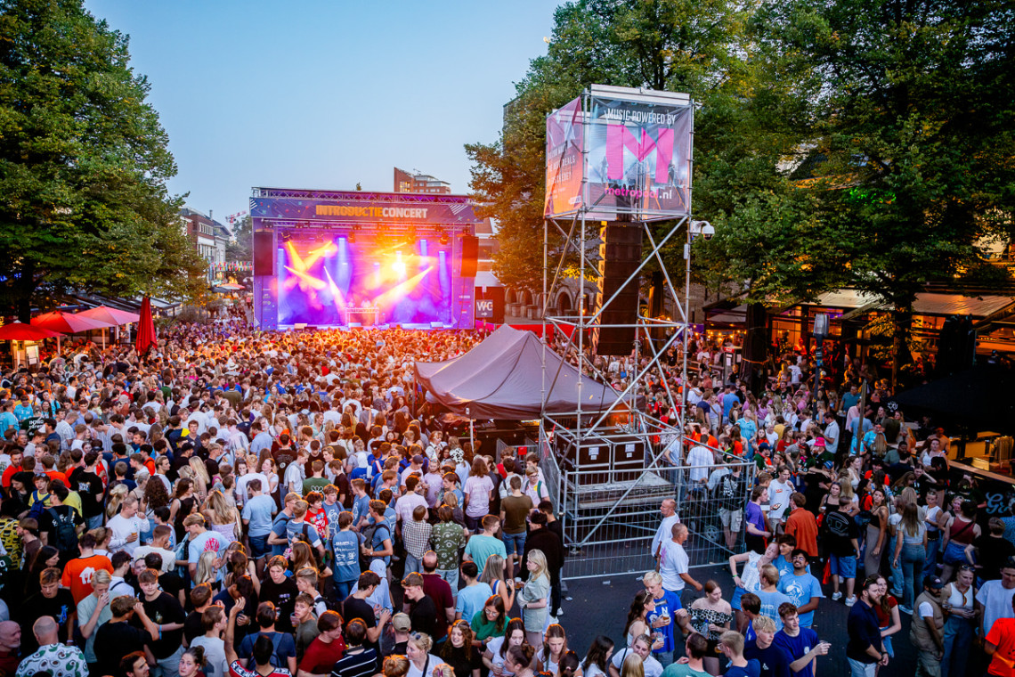 Introductieconcert Enschede 2024 - Oude Markt – Fotografie door Joostograaf.