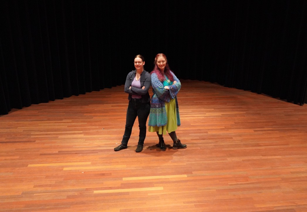 Maaike van Eijndhoven (l) en Kiona Bijker (r)