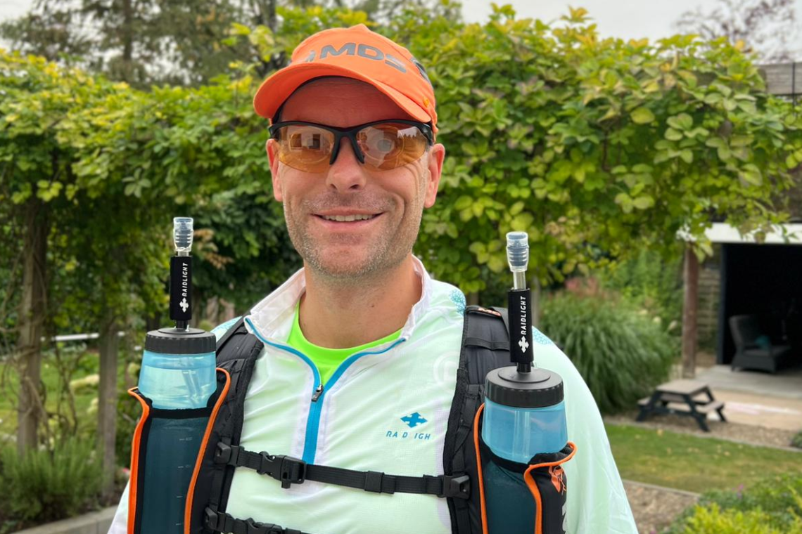 Steven van Roon in zijn woestijnoutfit