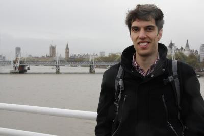 Yori Kamphuis bij de Thames